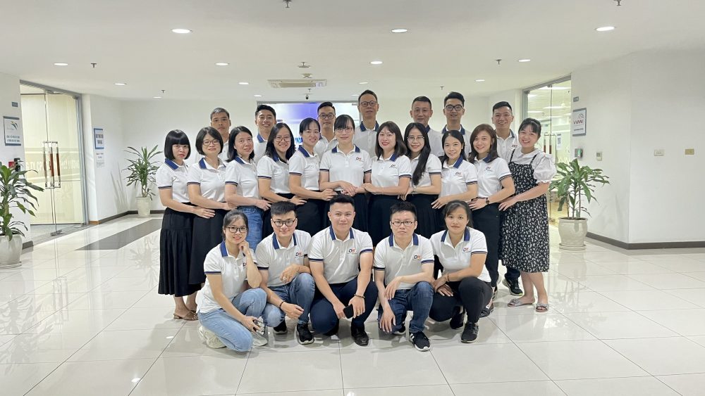 tập thể đội ngũ cán bộ DH logistics Hải Phòng
