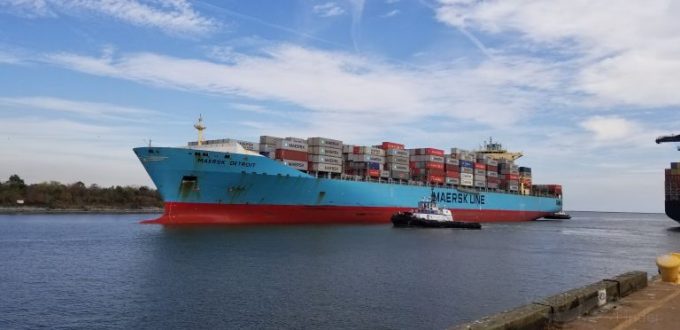 Hai tàu của Maersk bị Houthi tấn công